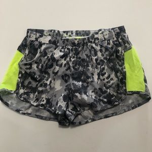 Old Navy Active Short Women’s Size Small